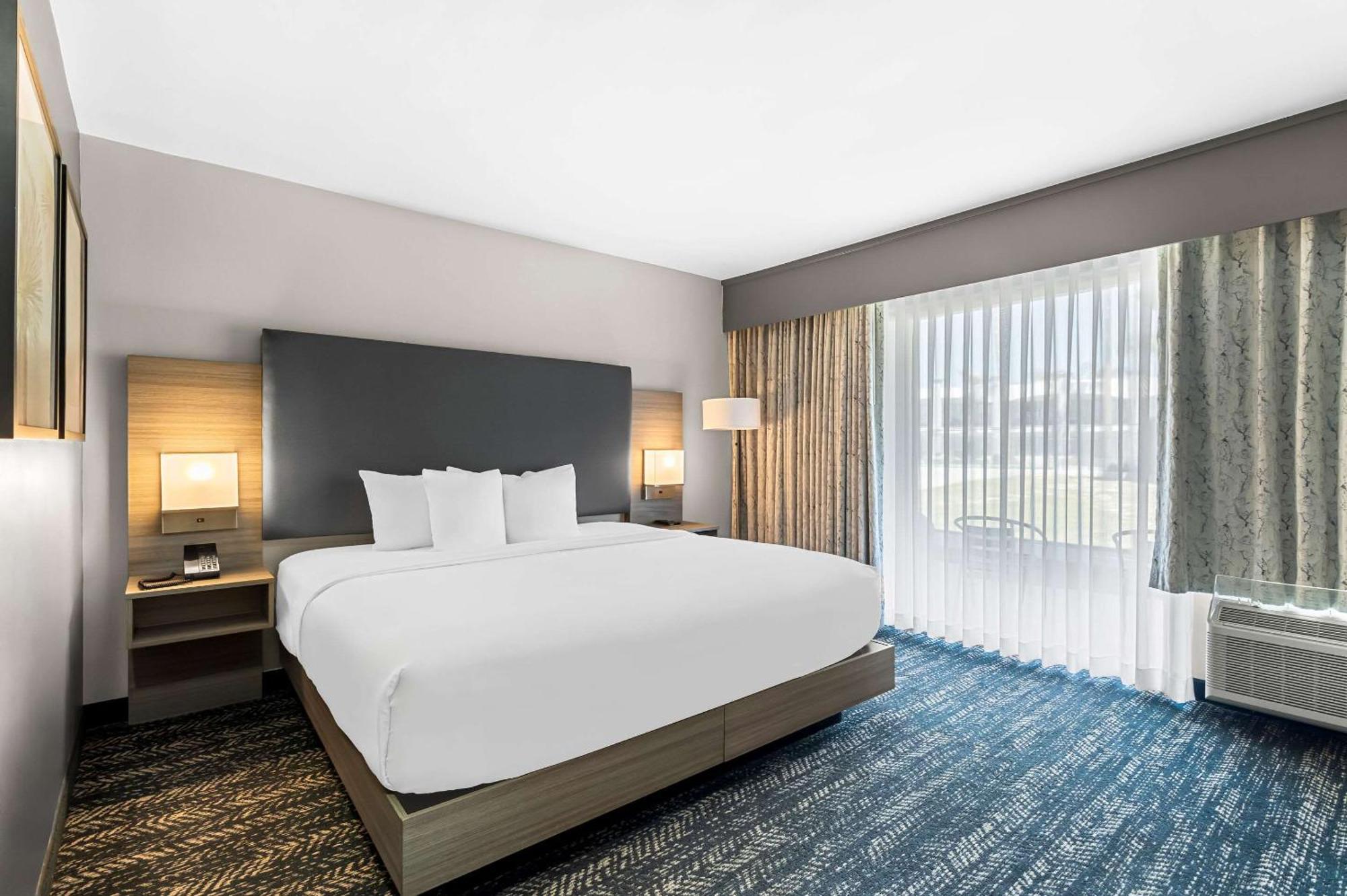Hourglass Hotel, Ascend Hotel Collection Bakersfield Exterior photo