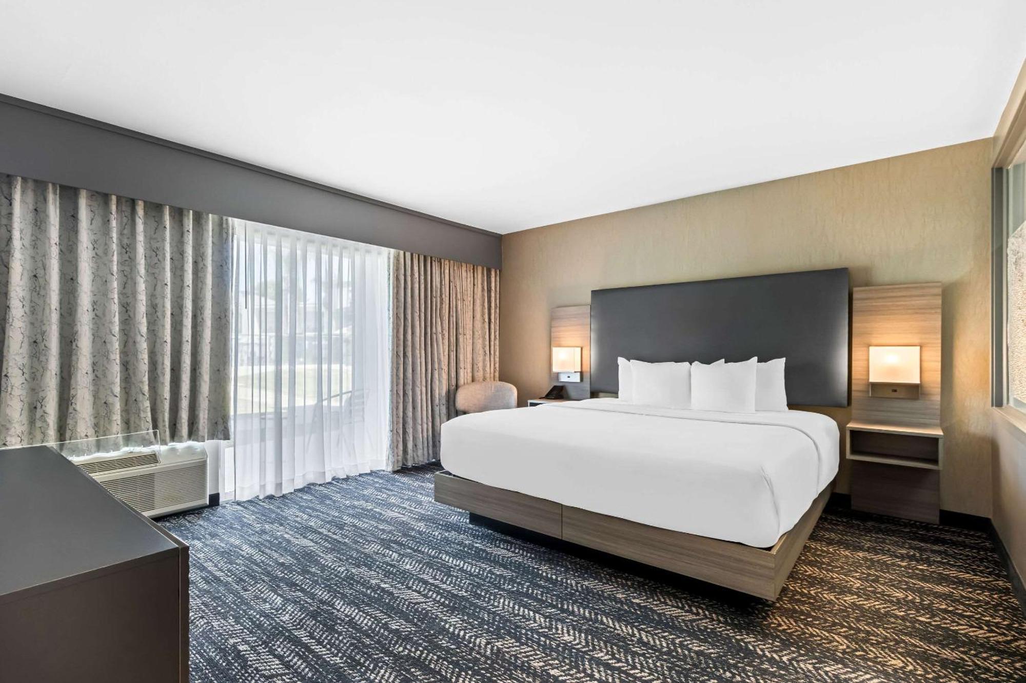 Hourglass Hotel, Ascend Hotel Collection Bakersfield Exterior photo